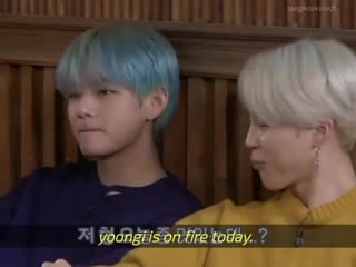 Чимин делает комплимент мужчине тэхена