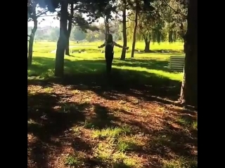 Девочка в народном парке mp4