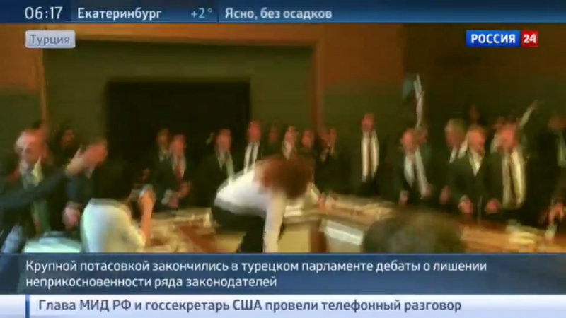 Дебаты в турецком парламенте закончились массовой дракой