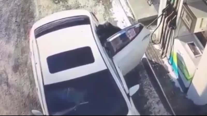 В благовещенске машина взорвалась