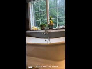 Lisa gaskarth listening to tpornr swifts daylight