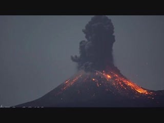 Volcano eruptions create lightning (video is not in slow mo)