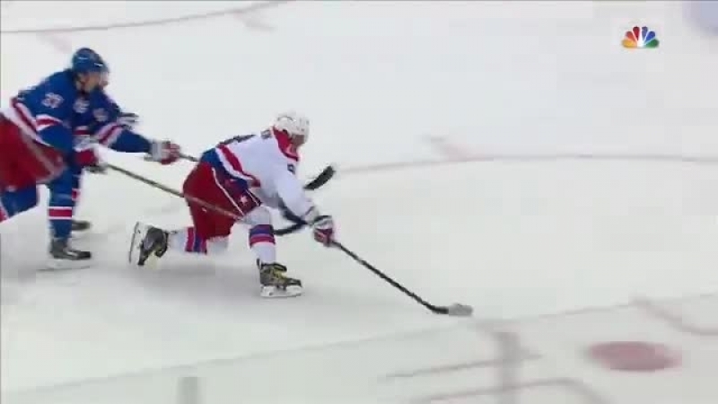 Овечкин невероятный гол (шайба) с колен / ovechkin scores unbelievable goal from knees