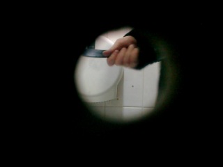 Порно видео скрытая камера в мужском туалете
