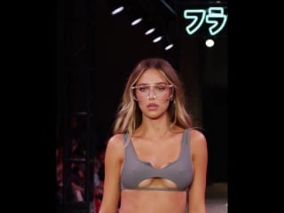 Delilah belle hamlin on frankie's bikinis 2018 collection fashion show