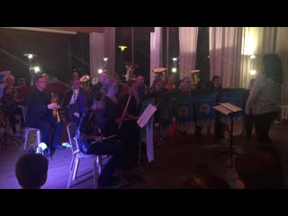 Оркестр «new happy brass band» в библиотеке алвара аалто