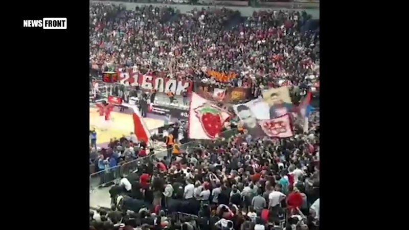 Тысячи сербских болельщиков почтили память погибших при крушении ту 154 (29 12 2016)