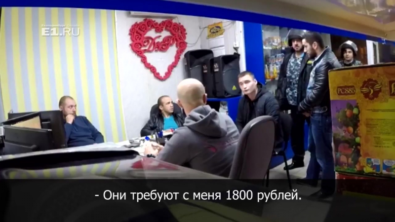 Клоуны из 90 х атаковали владельцев павильонов за вывоз мусора