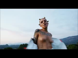 Skylar grey sideways