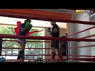 Nerdy girl beats up guys at the gym maxmantv