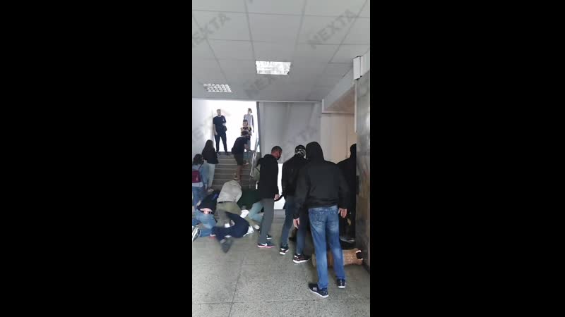 В мглу омон жёстко задерживает студентов!