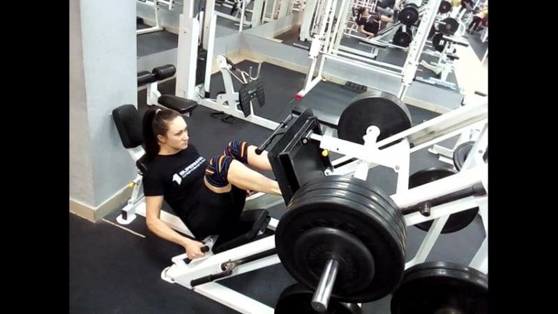 Ксюха жмет ногами 200кг