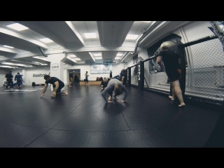 Разминка в грэпплинге тренироа под руководством леонида гатовского