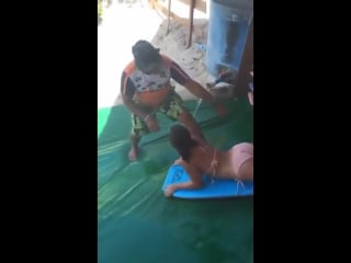 Девушка на водной горке girl on waterslide