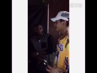 160316 studio weibo update tao meeting and communicating with team la lakers’ crew in the backstage