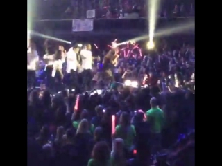 @ the lights fucked me up but i saw the one and only queenlena ✨💖😩 it was amazing bye ✌🏿 #weday #youthspa