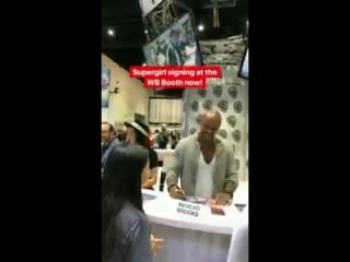 Katie mcgrath and mehcad brooks source warnerbrostv supergirl sdcc sdcc2018 cwsdcc comiccon2018