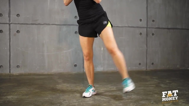 Попеременные махи в сторону стоя