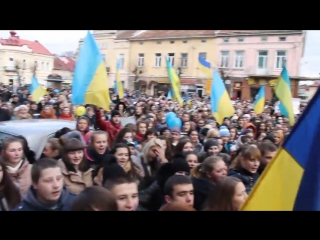 Шкільна лінійка у київській школі москалів на ножі