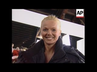 Geri halliwell on set its raining men