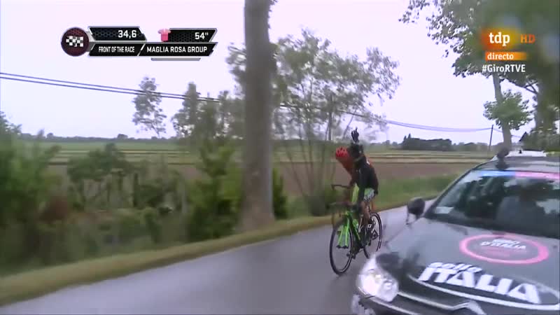 Cyclist pissing during giro ditalia race