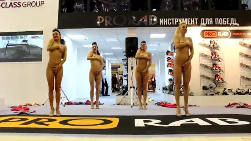 Стриптиз в тц!! девчонки разделись за дешевые призы!