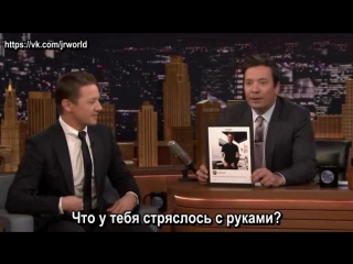 Jeremy renner chucked doughnuts at ed helms after breaking both arms (рус суб )