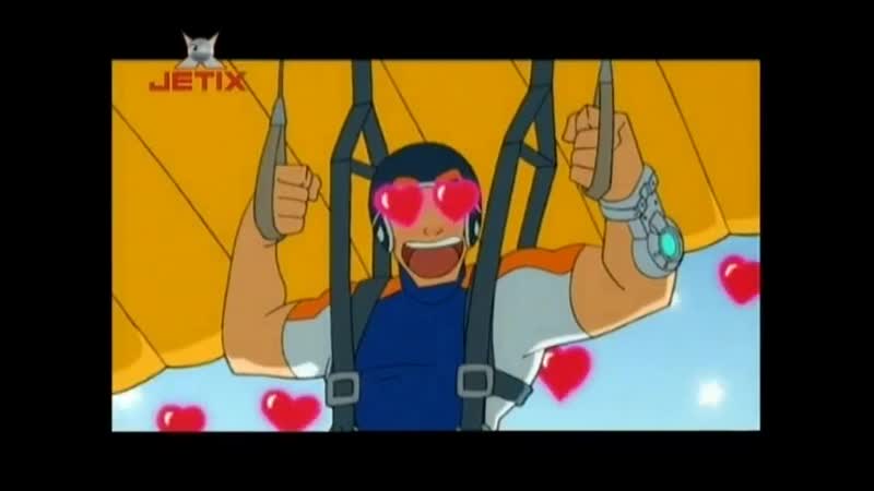 Багинька грациозно летает на параплане, показывает ножки и потом так же грациозно тонет