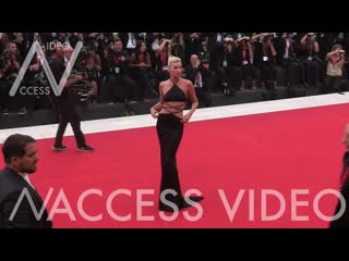 Elsa hosk, barbara palvin and more at venise film festival opening ceremony ( 480 x 854 ) mp4