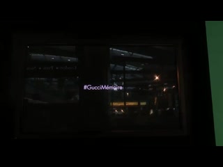 Gucci mémoire d'une odeur video ad playing at a store