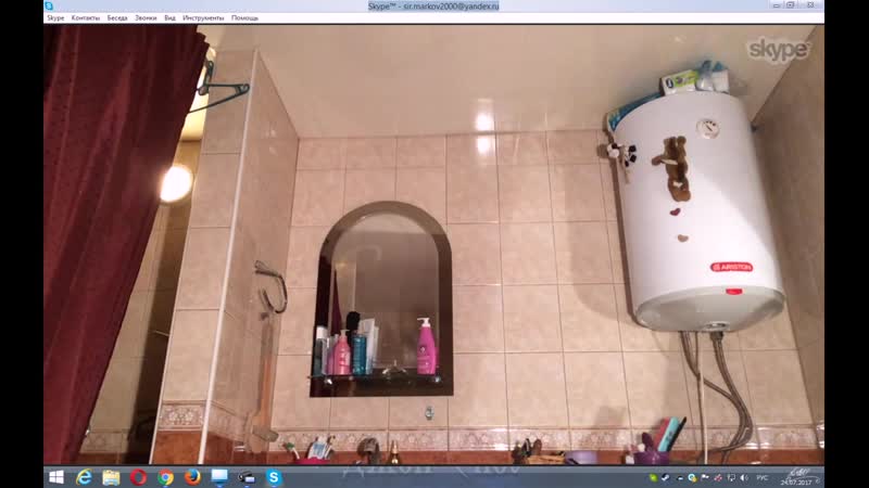 Сырттай купальниктердің фотосуреттері Олар бір мезгілде сиқырды сорып, есектерді жалайды