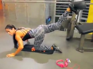 Красотка michelle lewin тренироа ягодиц