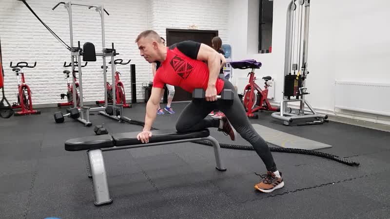 Тяга гантели к поясу в наклоне одной рукой