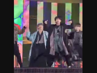 Oh jin originally had a robe over his hanbok