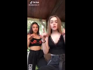 2 девочки танцуют под makf девочка со вписки (480p) mp4