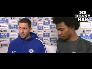 Азар отдаёт награду виллиану