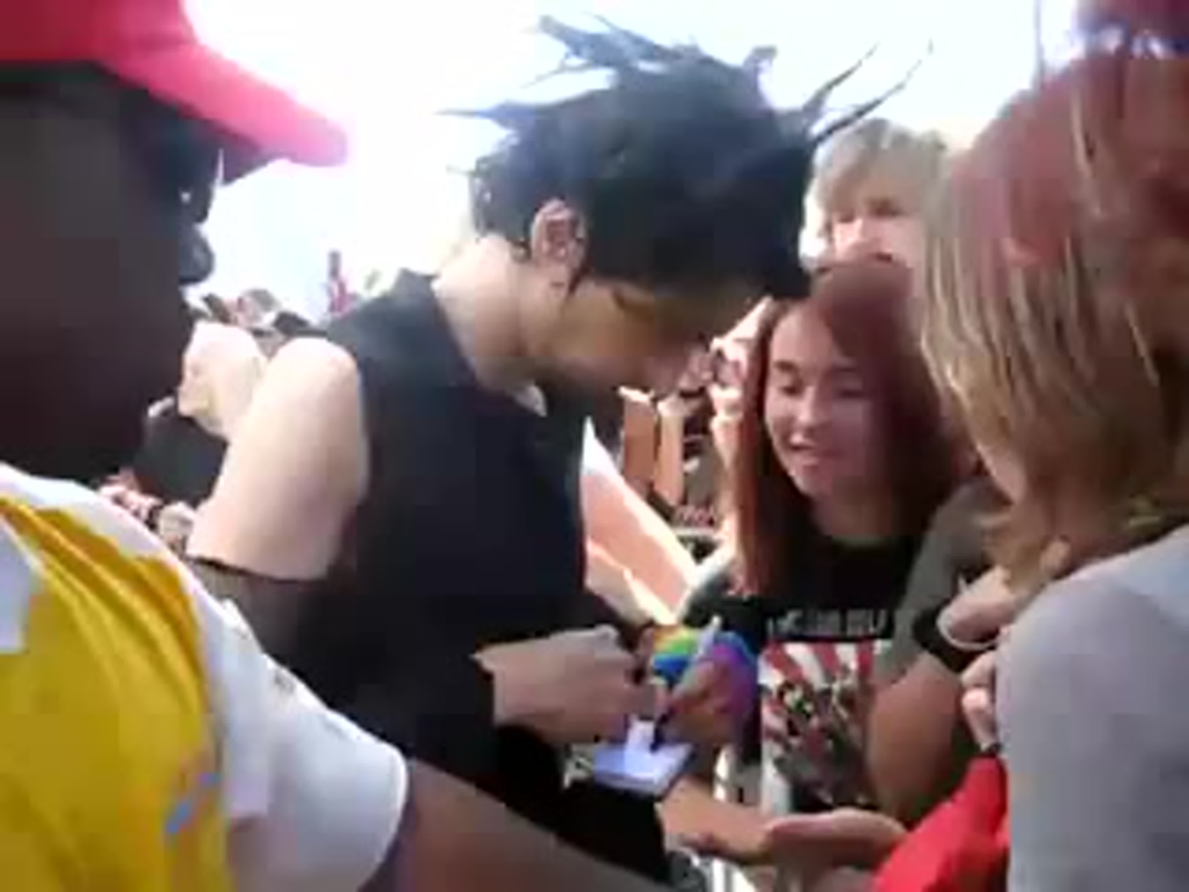 Jimmy urine giving a kiss watch online