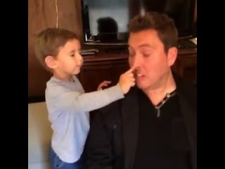 Evancredible nose what's up!