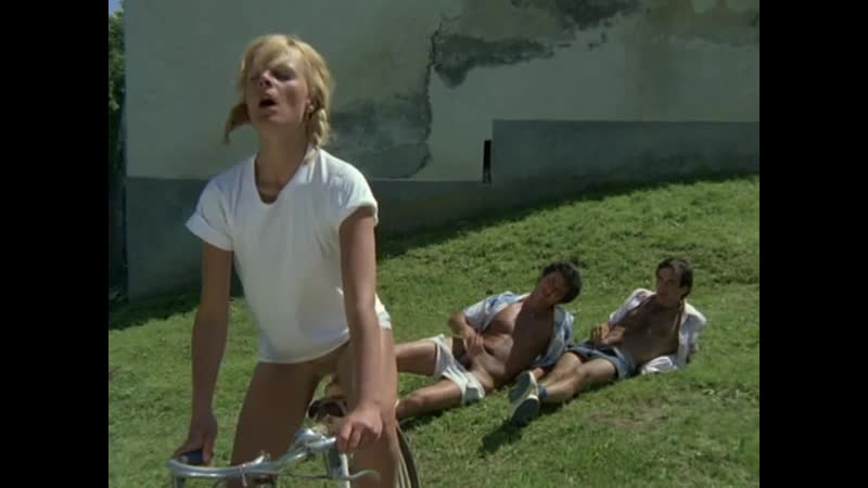 Көшедегі қыз Дағыстанның жалаңаш қыздары