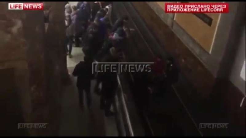 ✔ особое мнение полицейский и два пассажира выжили при наезде поезда в метро