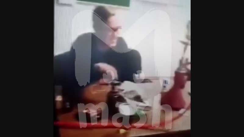 В приморье сын директора школы устроил вечеринку прямо в учительской