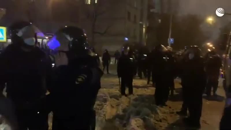 Силовики оттеснили участников незаконной акции у сизо, где сидит навальный