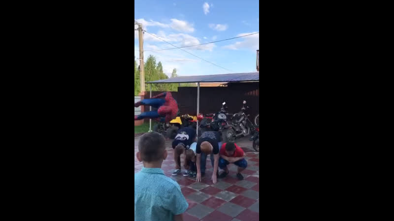Человек паук прыгает сальто!!!🔥