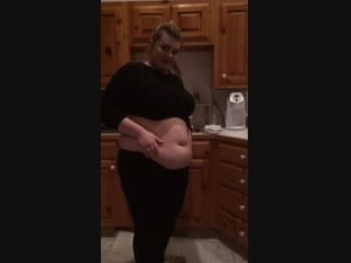 Chloe slo mo belly play