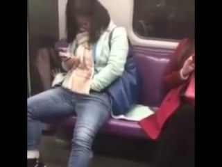 Стыд этой шлюхе не знаком дрочит в метро