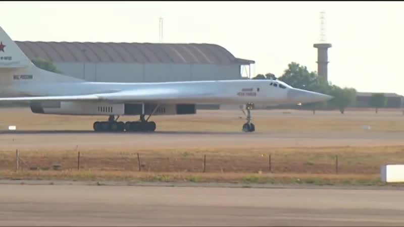 Два российских стратегических ракетоносца ту 160 приземлились на аэродроме ватерклоф южно африканской республики