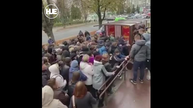 В ровно местные атаковали секонд хенд