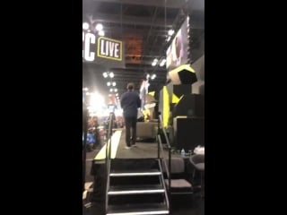 Video new video of bob arriving his interview with syfy at nycc via cw the100 ig