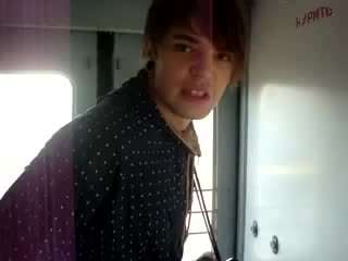 Педоо няшно насрал в тамбуре =)