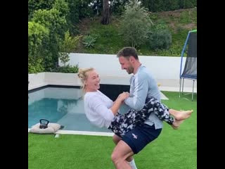 Кови с красавицей женой!